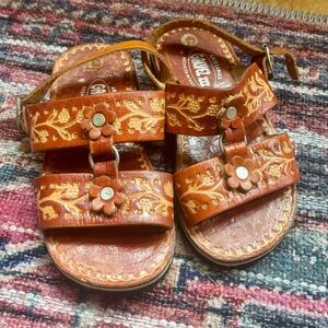 Toddler sz 5 Mexican Tooled Leather Flower Sandals